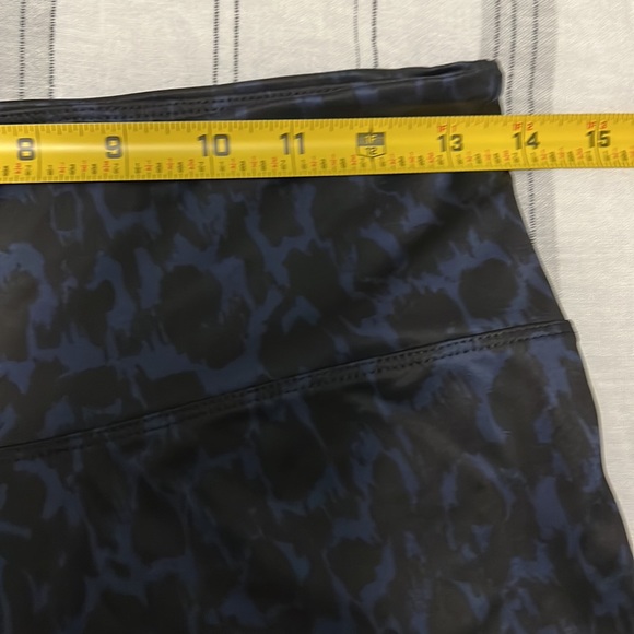 Halston Medium Abstract Leopard Classic Navy Leggings Nwt - Picture 3 of 8